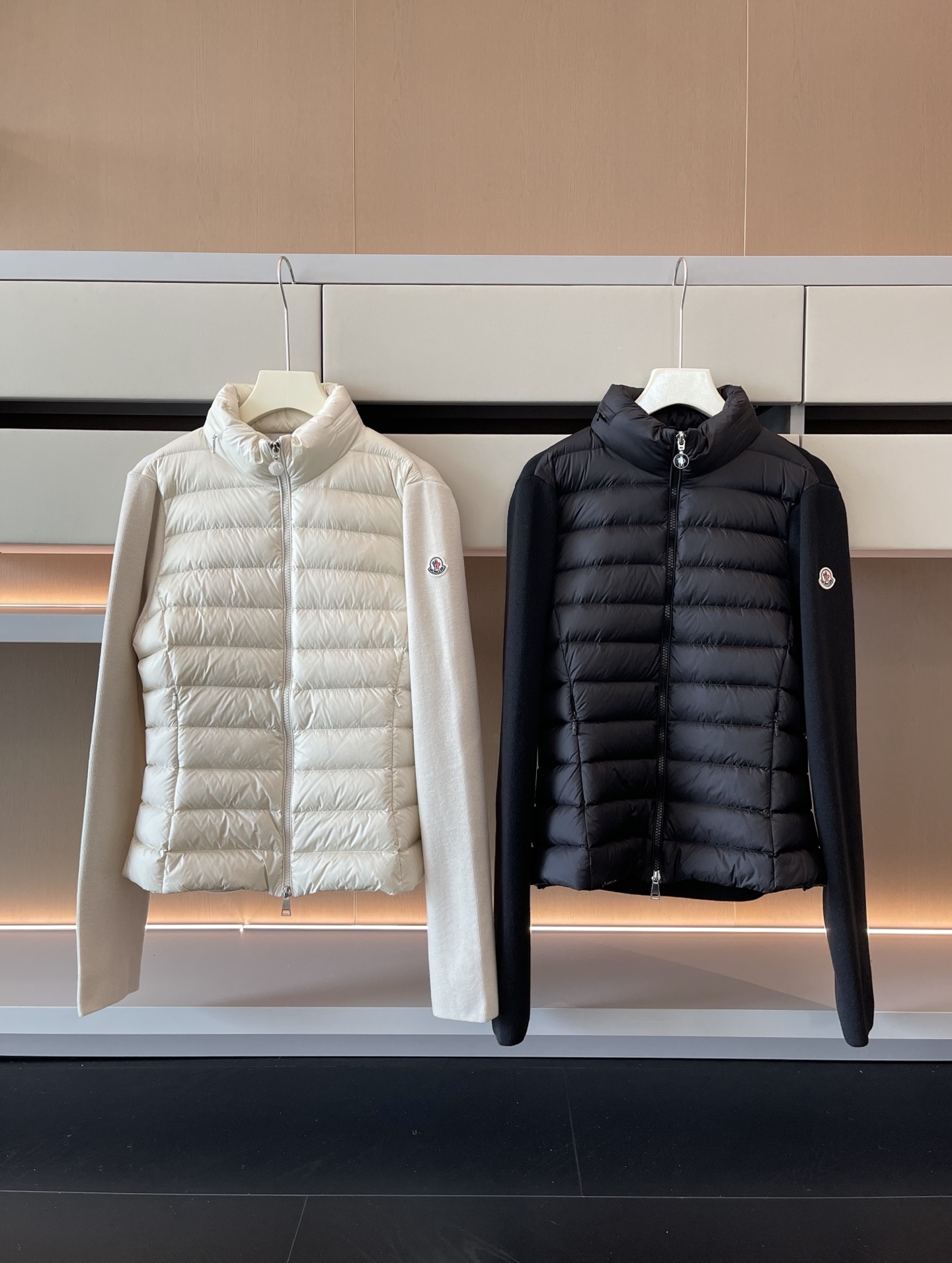 Moncler Horizontal stripe hooded lightweight down jacket