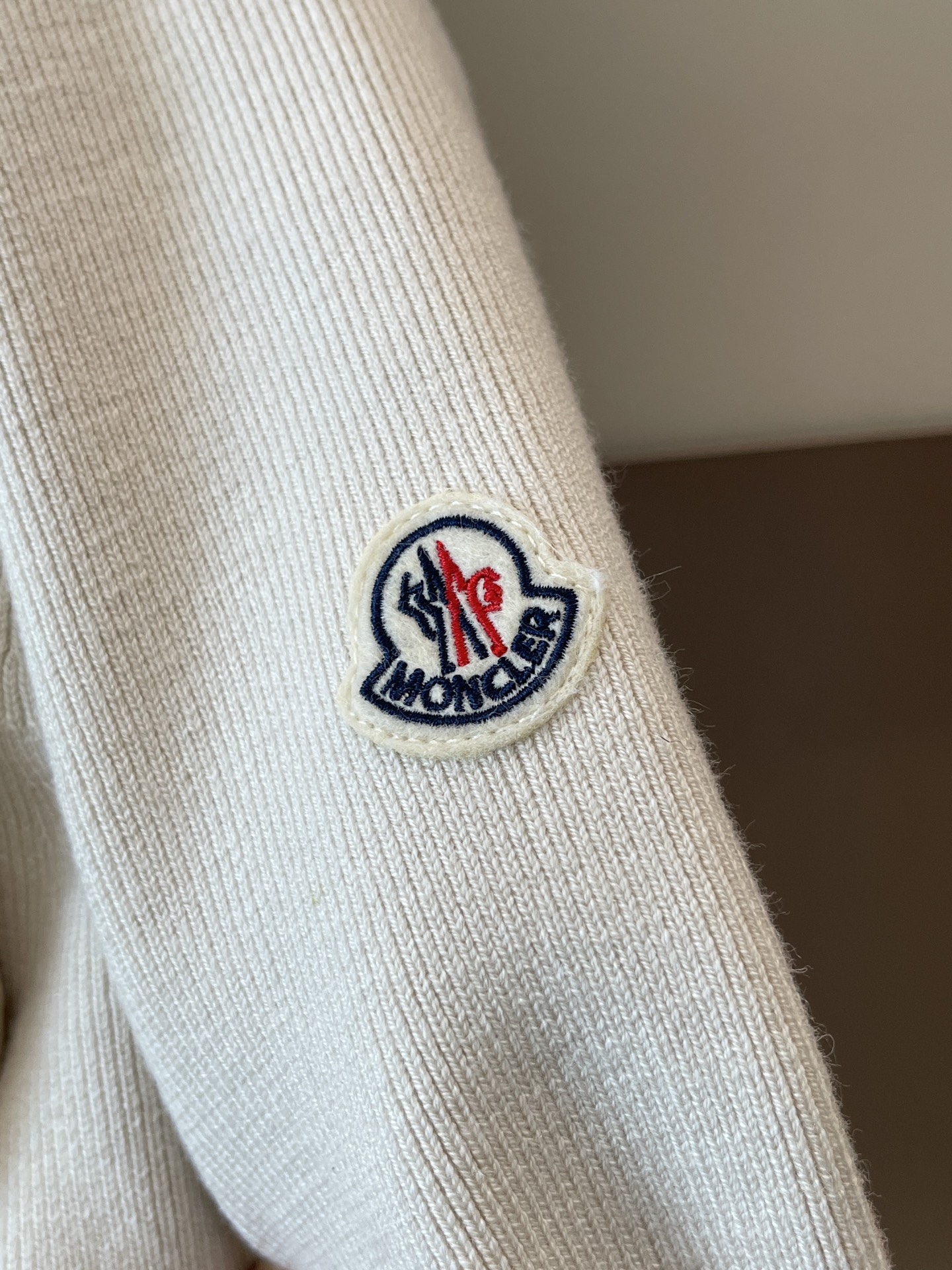 Moncler Horizontal stripe hooded lightweight down jacket