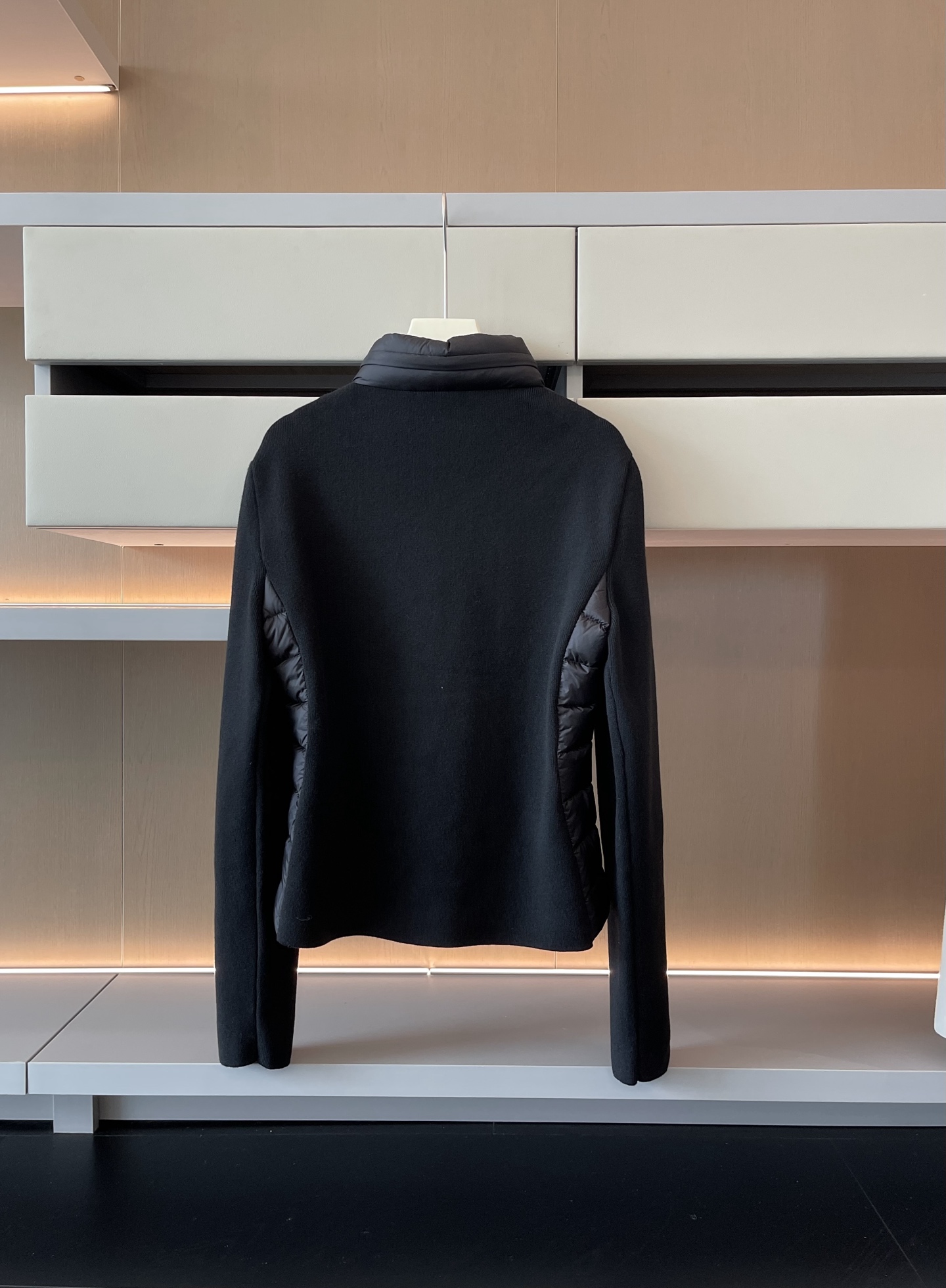 Moncler Horizontal stripe hooded lightweight down jacket