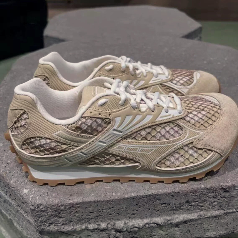  Bottega Veneta Orbit sneakers in Beige