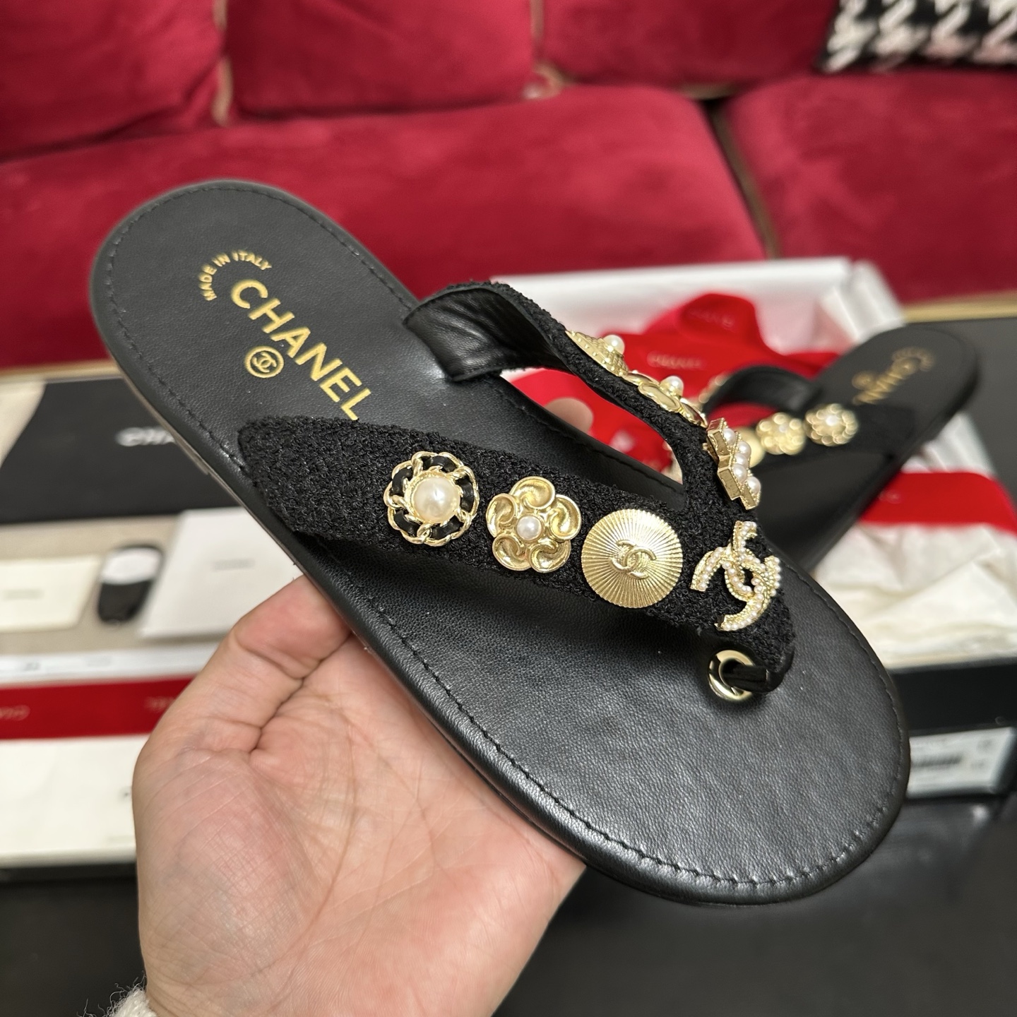 CHANEL 2025 SPRING-SUMMER Flats Slipper THONGS Lambskin & Metal Black CHANEL 2025 SPRING-SUMMER Flats Slipper THONGS Lambskin & Metal Black