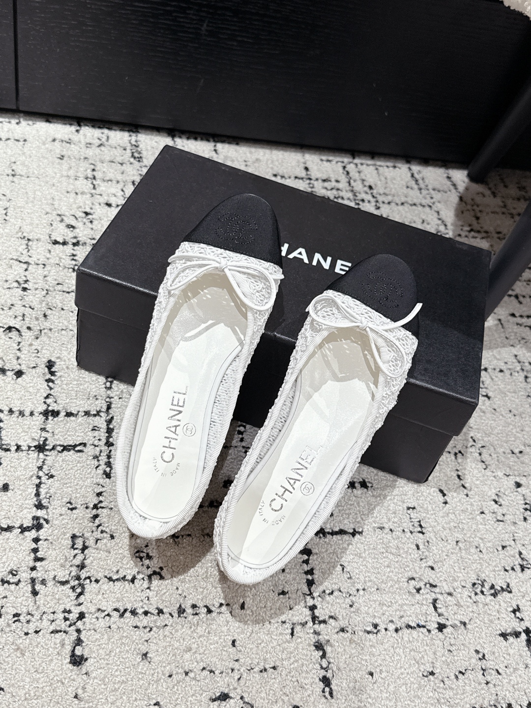 CHANEL Flats white & black CHANEL Flats white & black