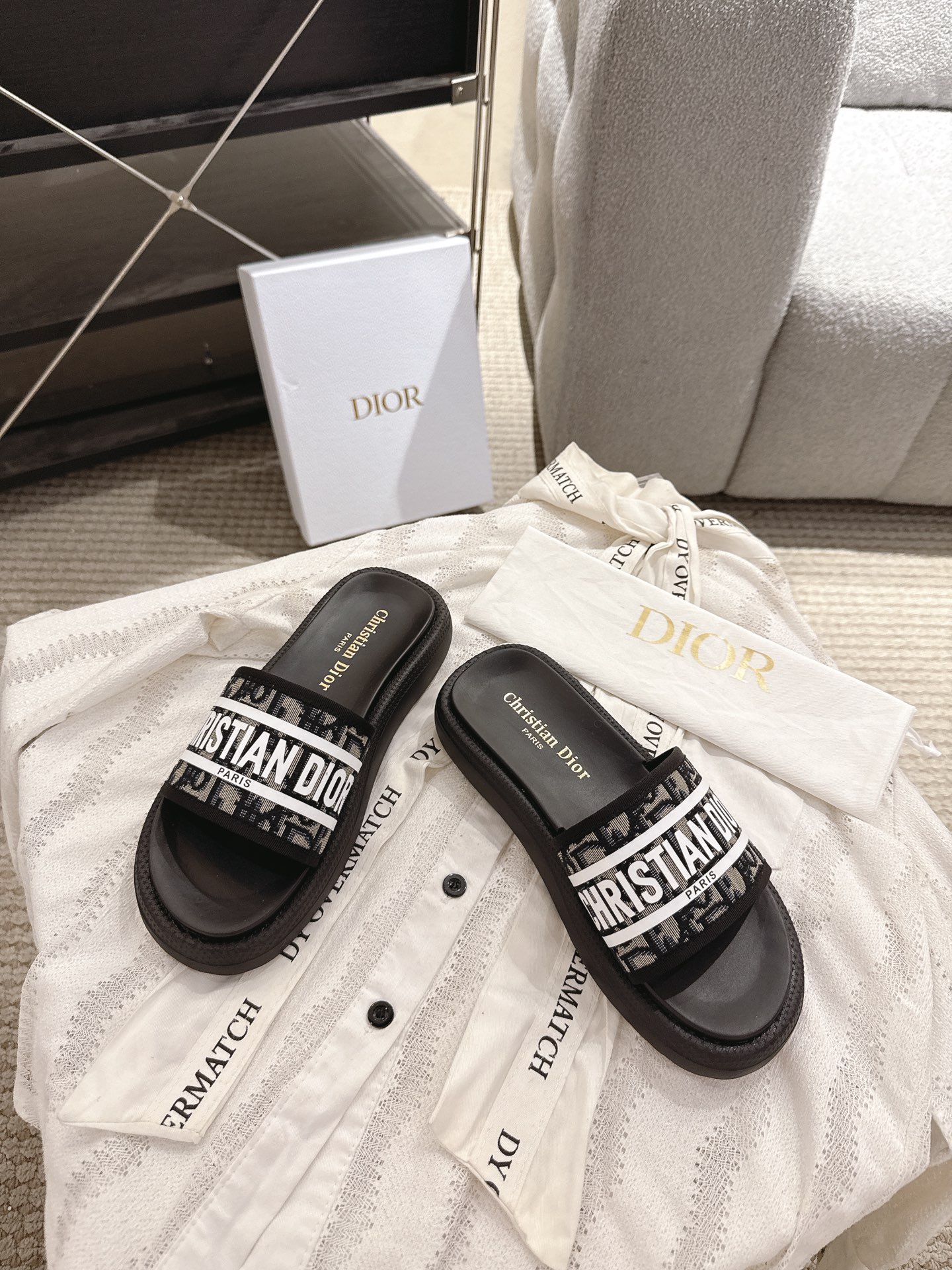 CHRISTIAN DIOR  2025 SS New 3D Letter Slippers, a Must-Have for Beach Vacations