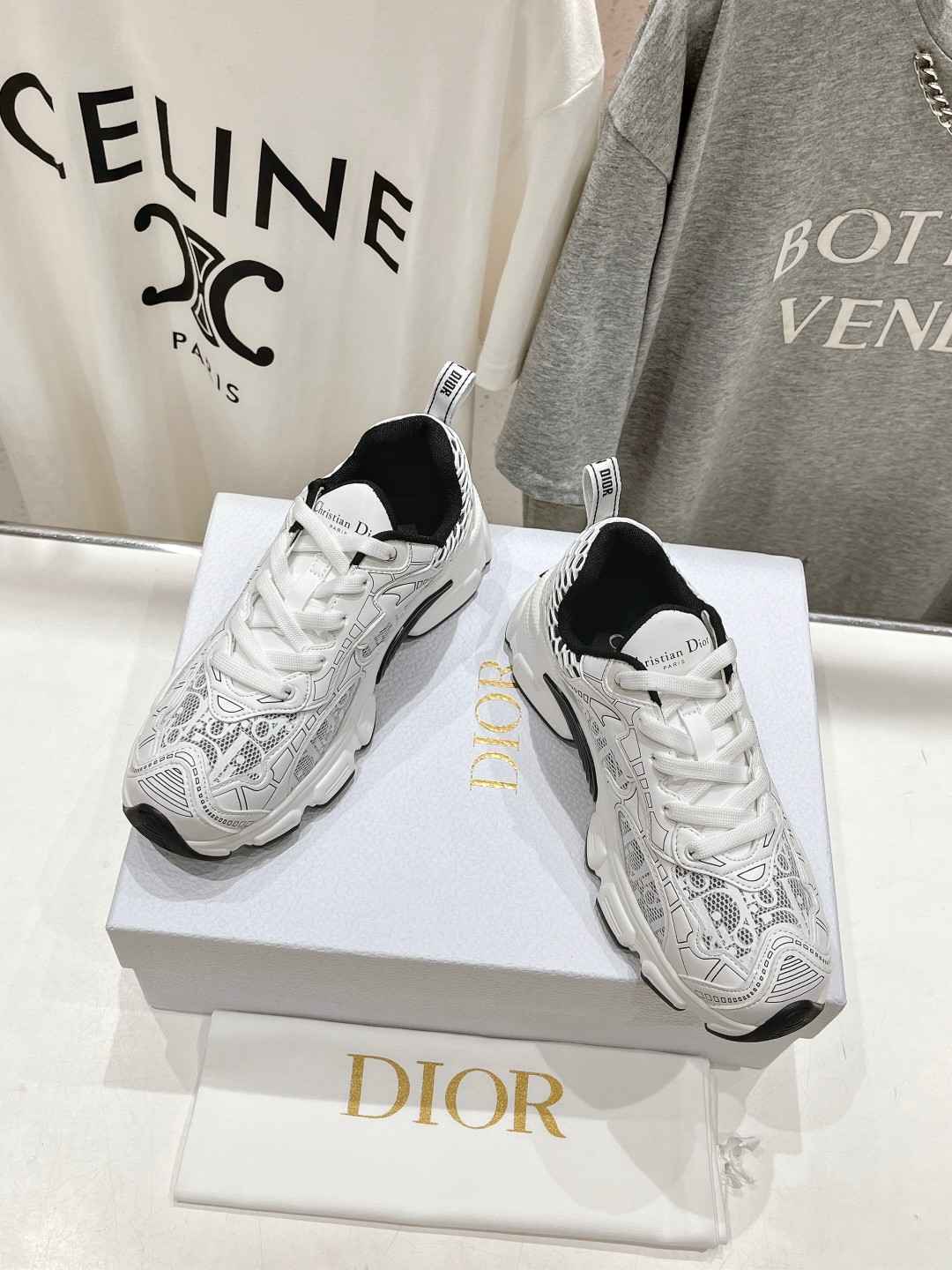 CHRISTIAN DIOR  Vibe Sneaker,White Mesh Printed with Dior Oblique Motif and White and Black Leather 