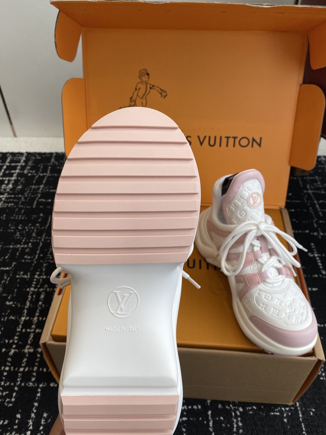 LOUIS VUITTON archlight sneaker pink/white