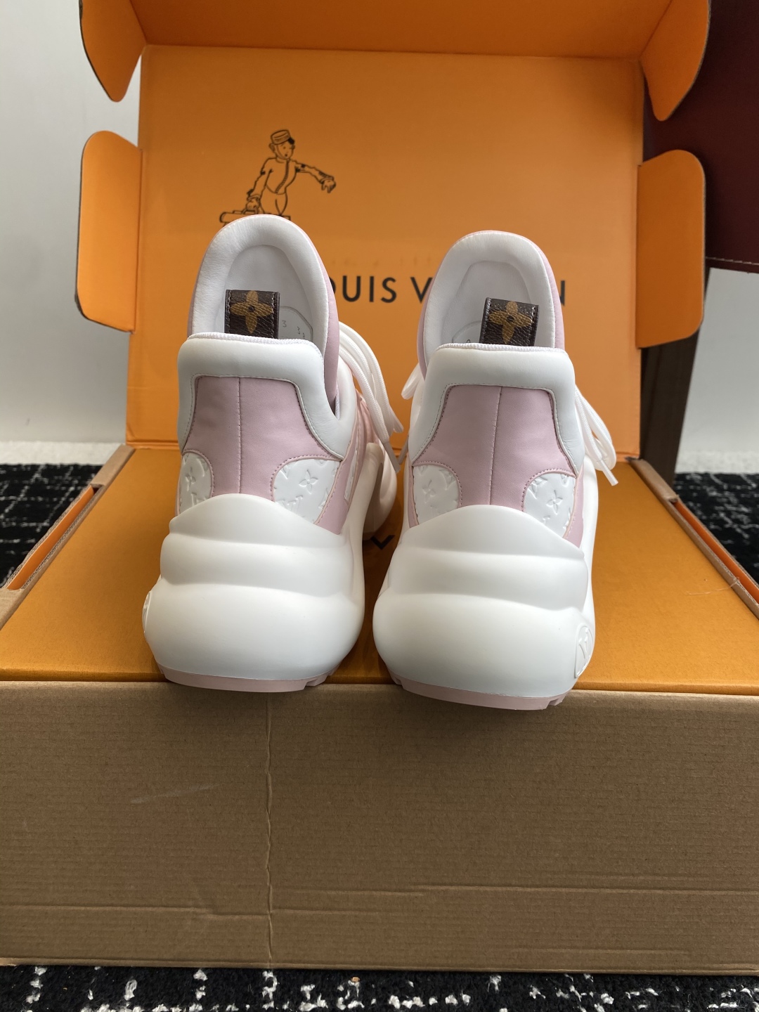LOUIS VUITTON archlight sneaker pink/white