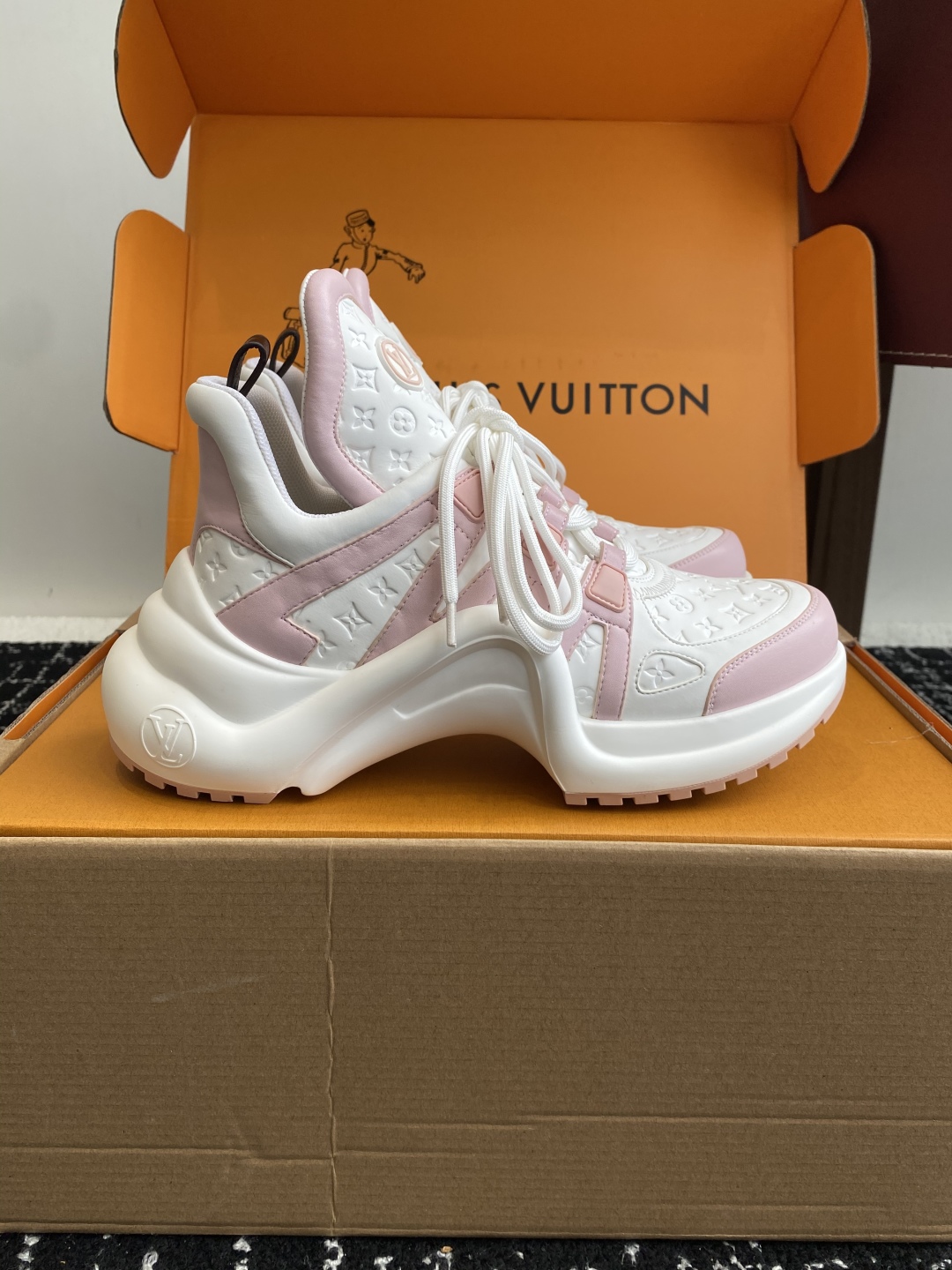 LOUIS VUITTON archlight sneaker pink/white