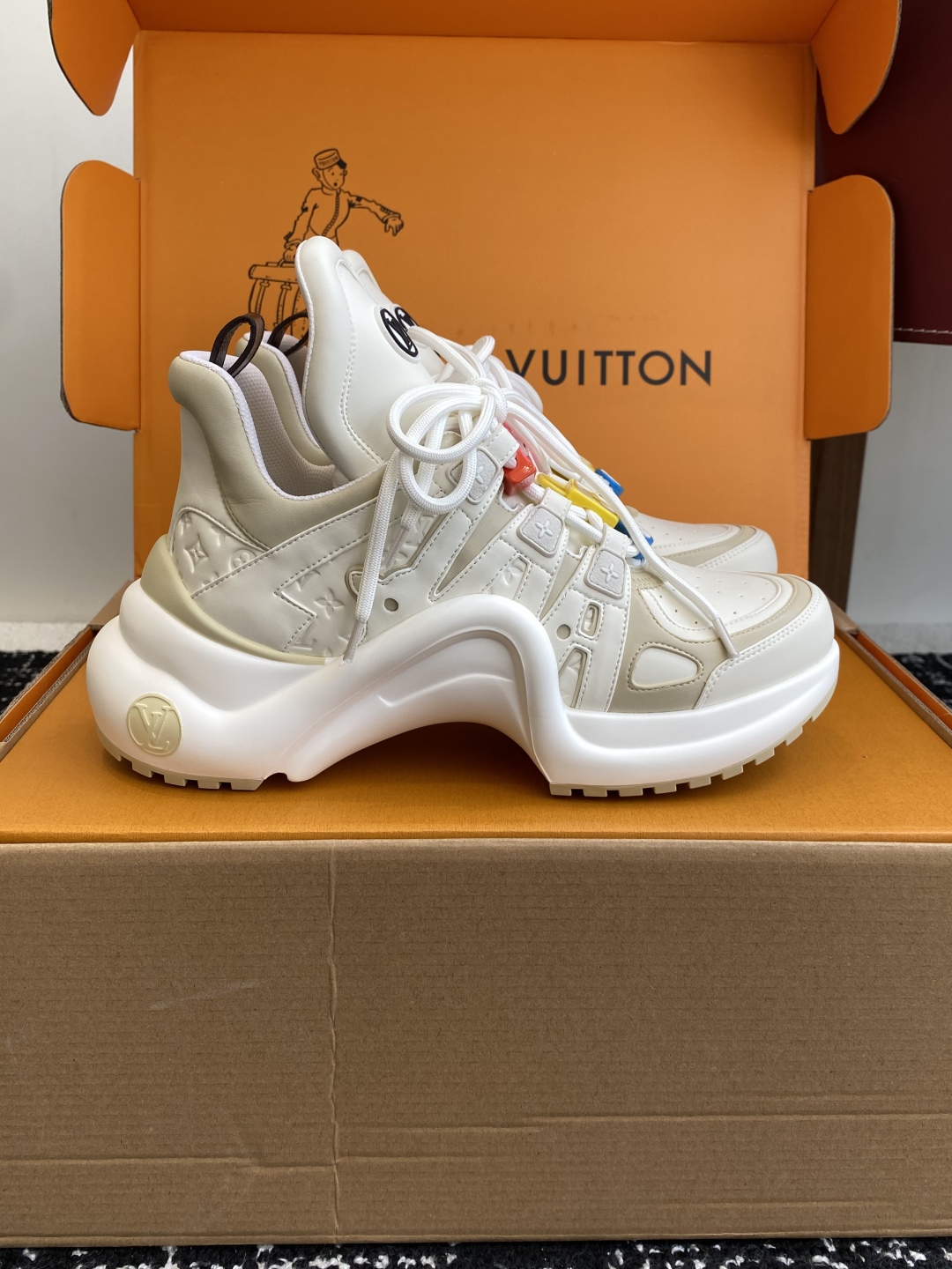 LOUIS VUITTON ARCHLIGHT SNEAKER 1AHOKR EMBOSSED CALFSKIN 