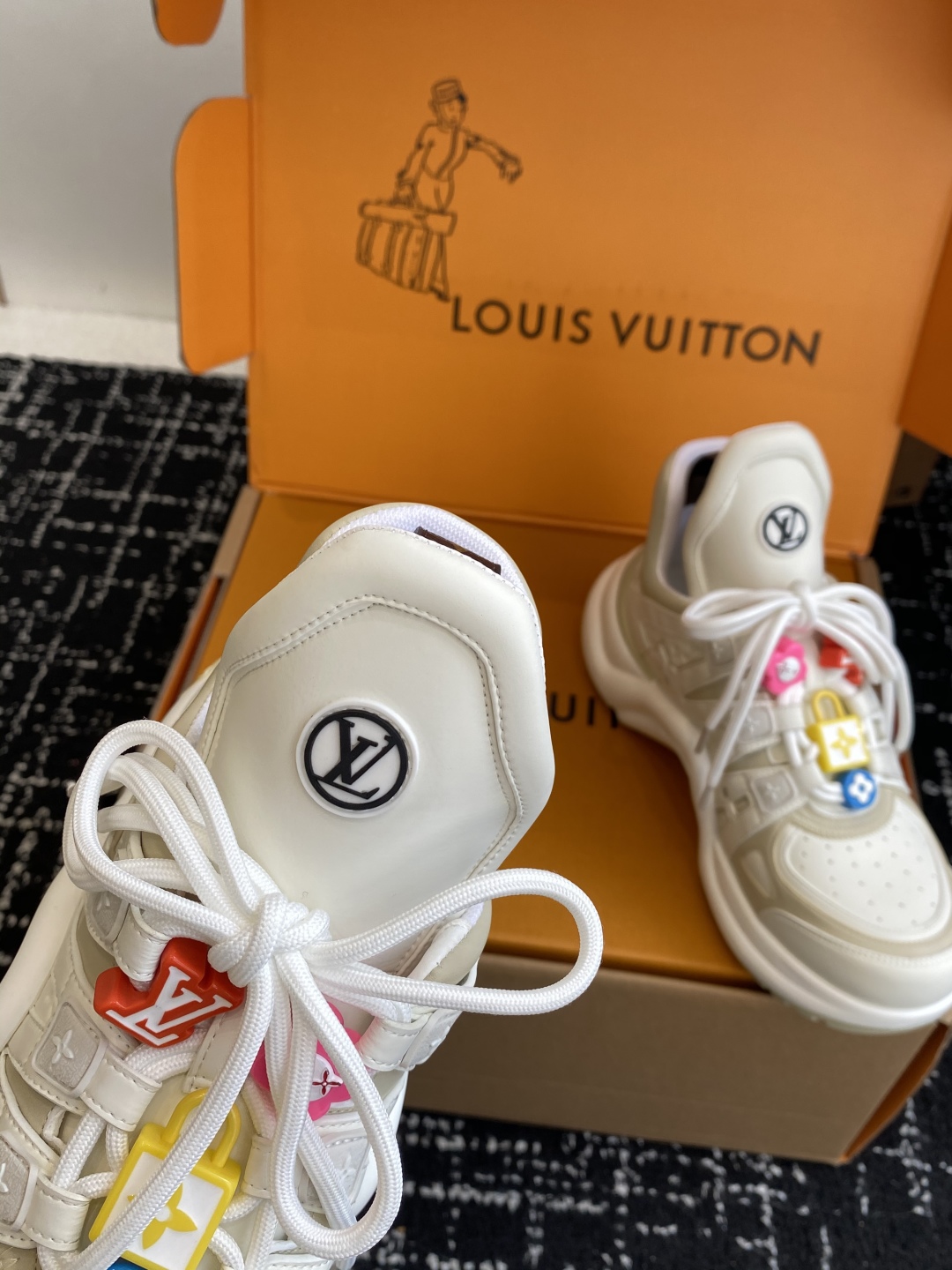 LOUIS VUITTON ARCHLIGHT SNEAKER 1AHOKR EMBOSSED CALFSKIN 