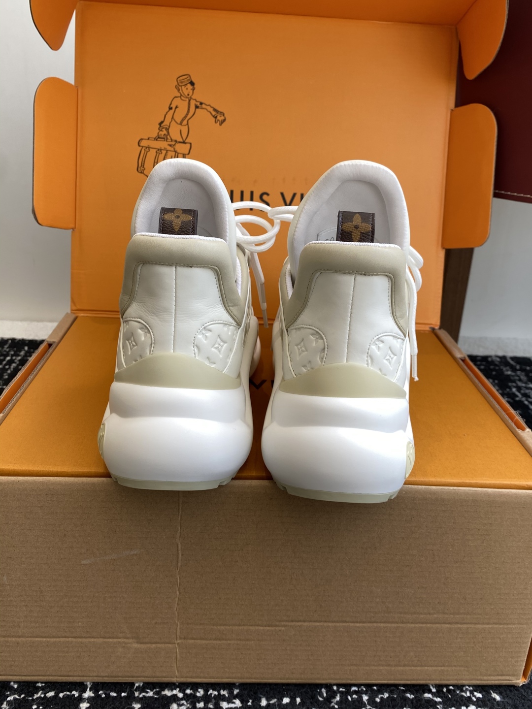 LOUIS VUITTON ARCHLIGHT SNEAKER 1AHOKR EMBOSSED CALFSKIN 