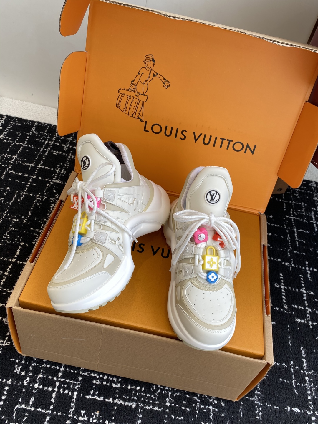 LOUIS VUITTON ARCHLIGHT SNEAKER 1AHOKR EMBOSSED CALFSKIN 