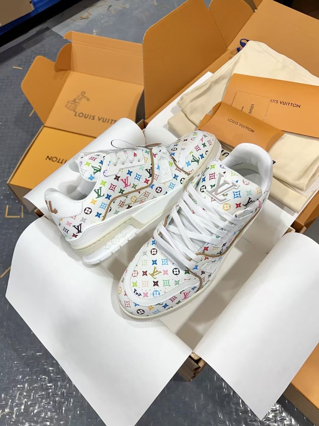 LOUIS VUITTON LV x TM LV Trainer Sneaker 1AGZDF