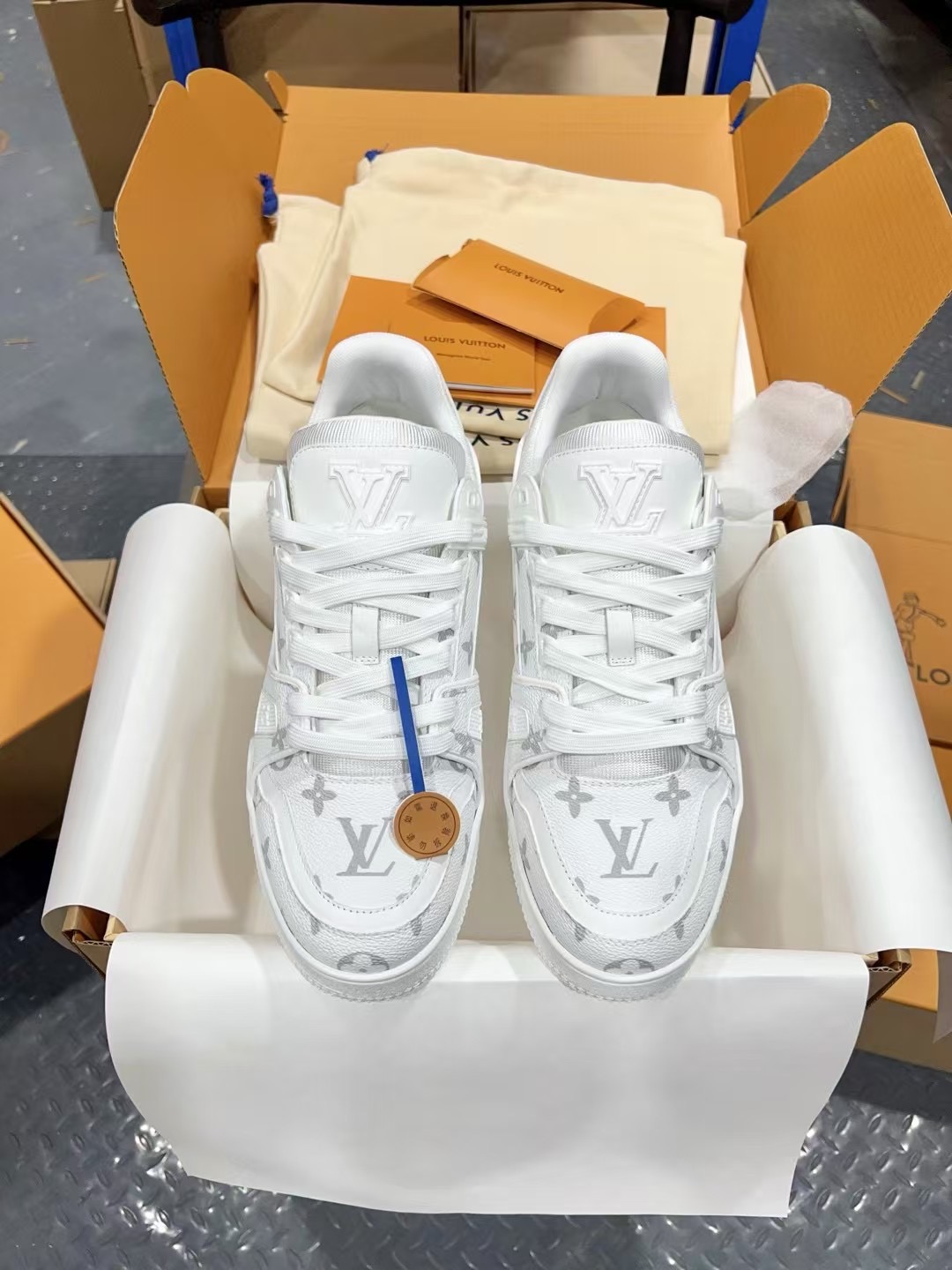 LOUIS VUITTON Monogram Sneakers Men's&Women's shoes