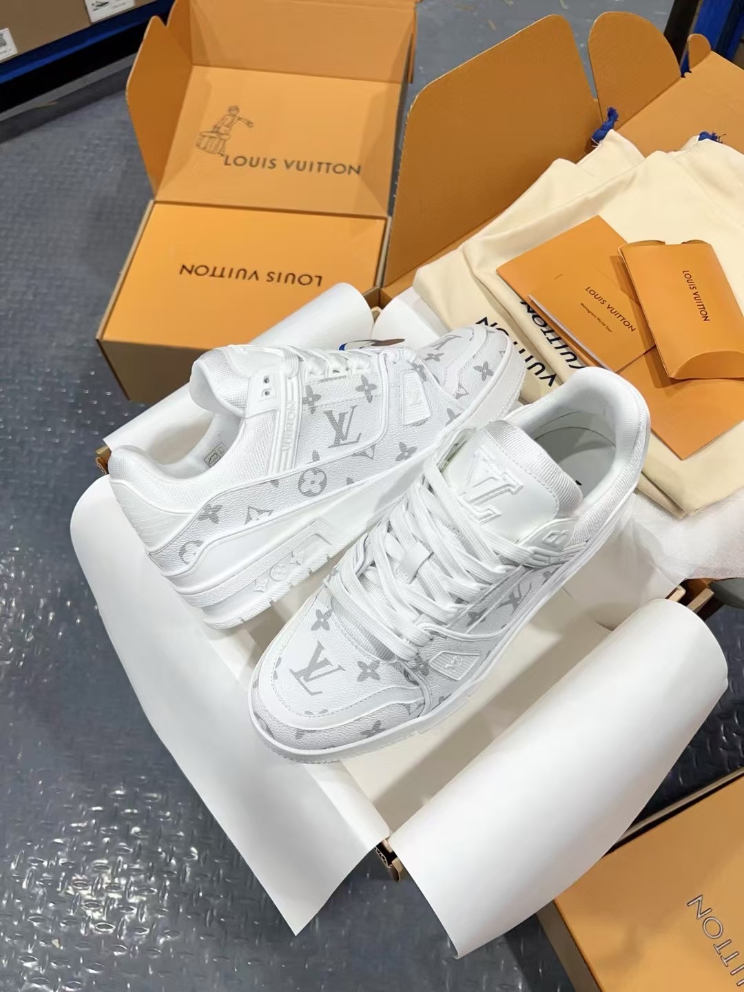 LOUIS VUITTON Monogram Sneakers Men's&Women's shoes