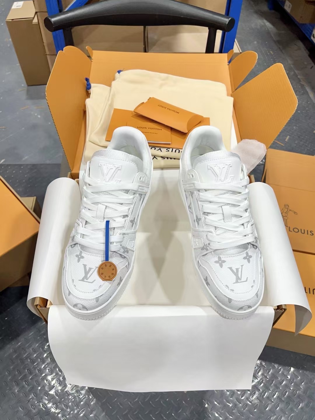 LOUIS VUITTON Monogram Sneakers Men's&Women's shoes