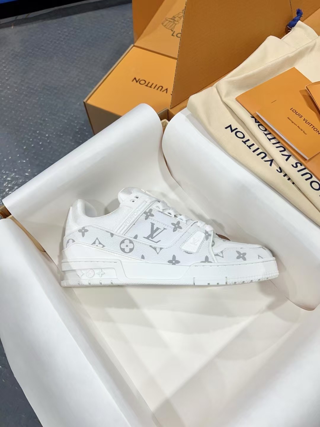 LOUIS VUITTON Monogram Sneakers Men's&Women's shoes