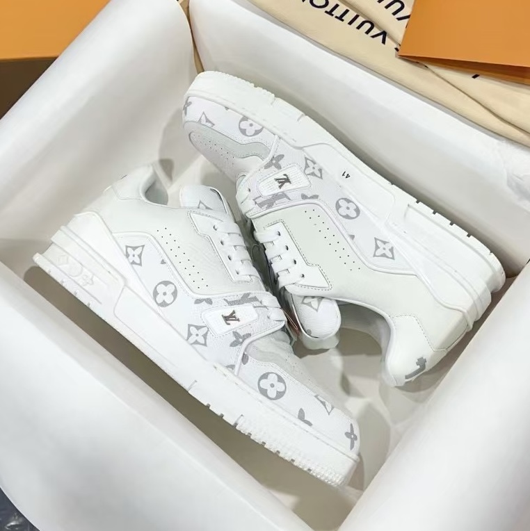 LOUIS VUITTON  LV Trainer LV148