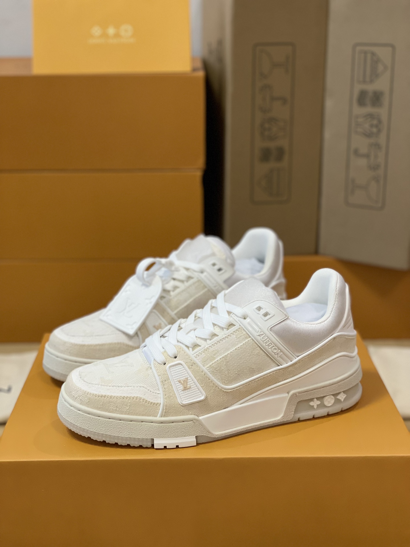 LOUIS VUITTON LV Trainer Sneaker - Men - Shoes 1AIKMF