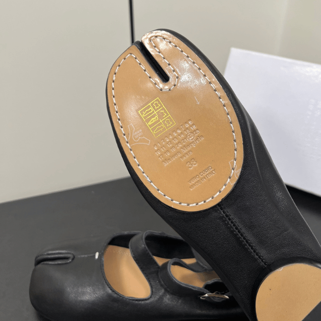 Maison Margiela Tabi calfskin ballerinas, Soft Lamb leather Mary Jane Shoes Maison Margiela Tabi calfskin ballerinas, Soft Lamb leather Mary Jane Shoes
