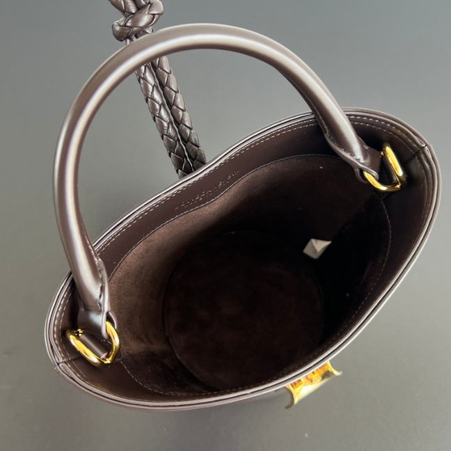 BOTTEGA VENETA Liberta Bucket BOTTEGA VENETA Liberta Bucket