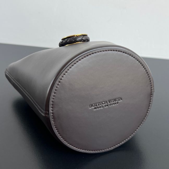 BOTTEGA VENETA Liberta Bucket BOTTEGA VENETA Liberta Bucket