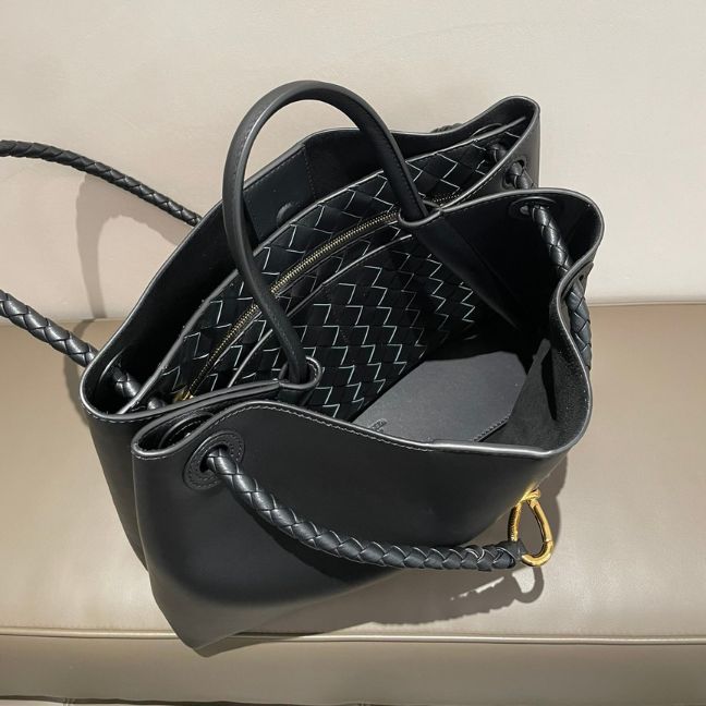 BOTTEGA VENETA Andiamo Top handle bag BOTTEGA VENETA Andiamo Top handle bag