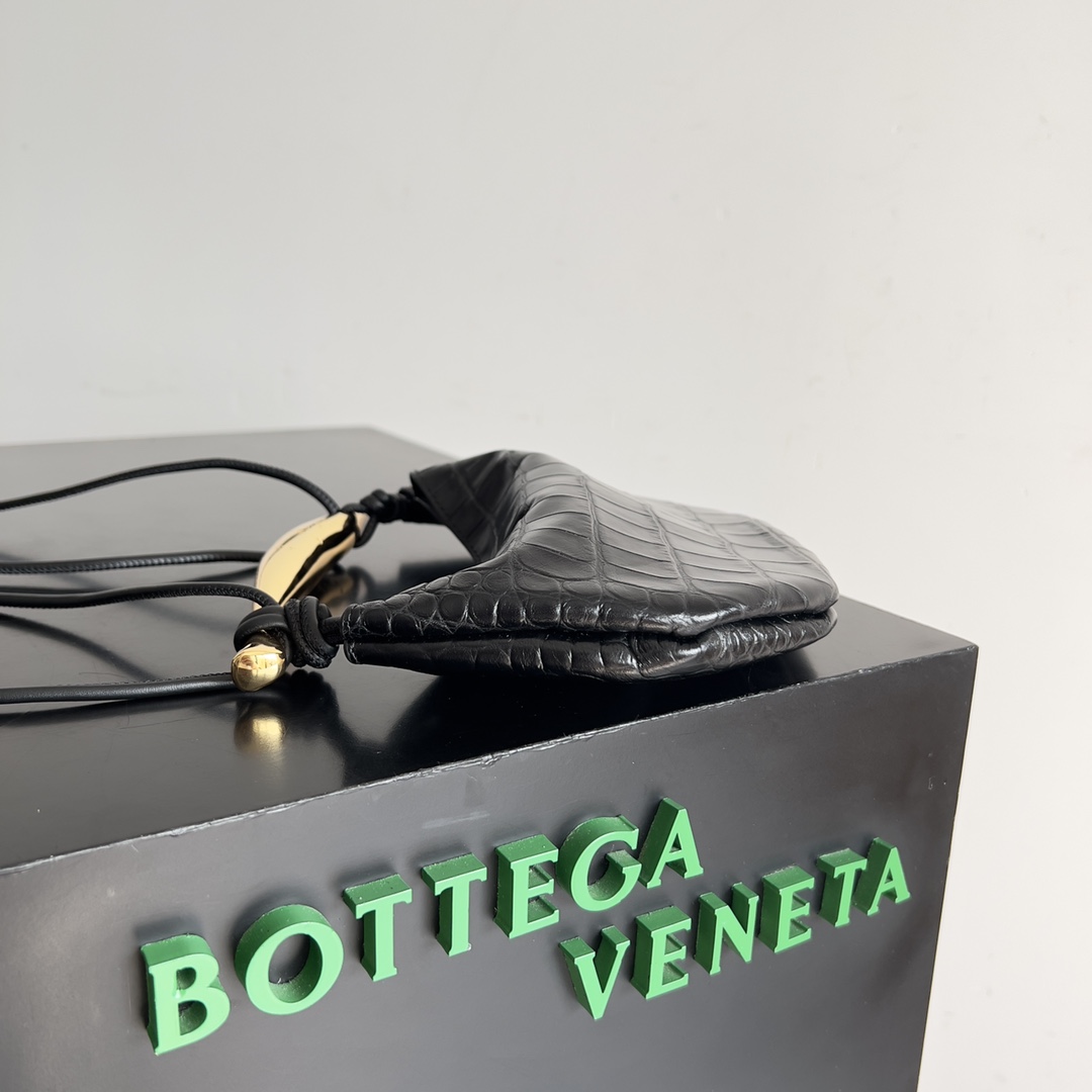 BOTTEGA VENETA Intrecciato Woven Leather Handbag 