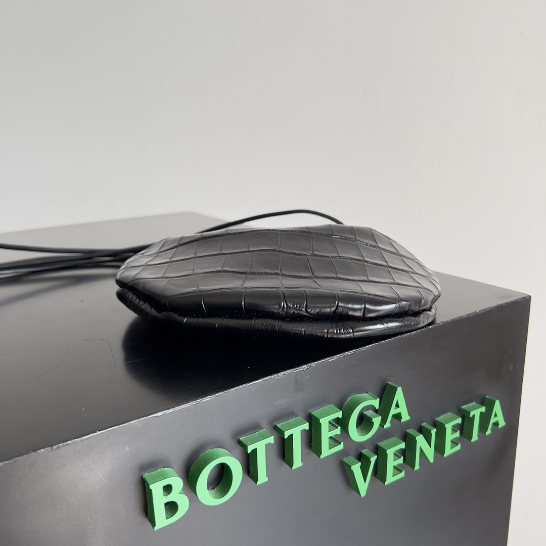 BOTTEGA VENETA Intrecciato Woven Leather Handbag 