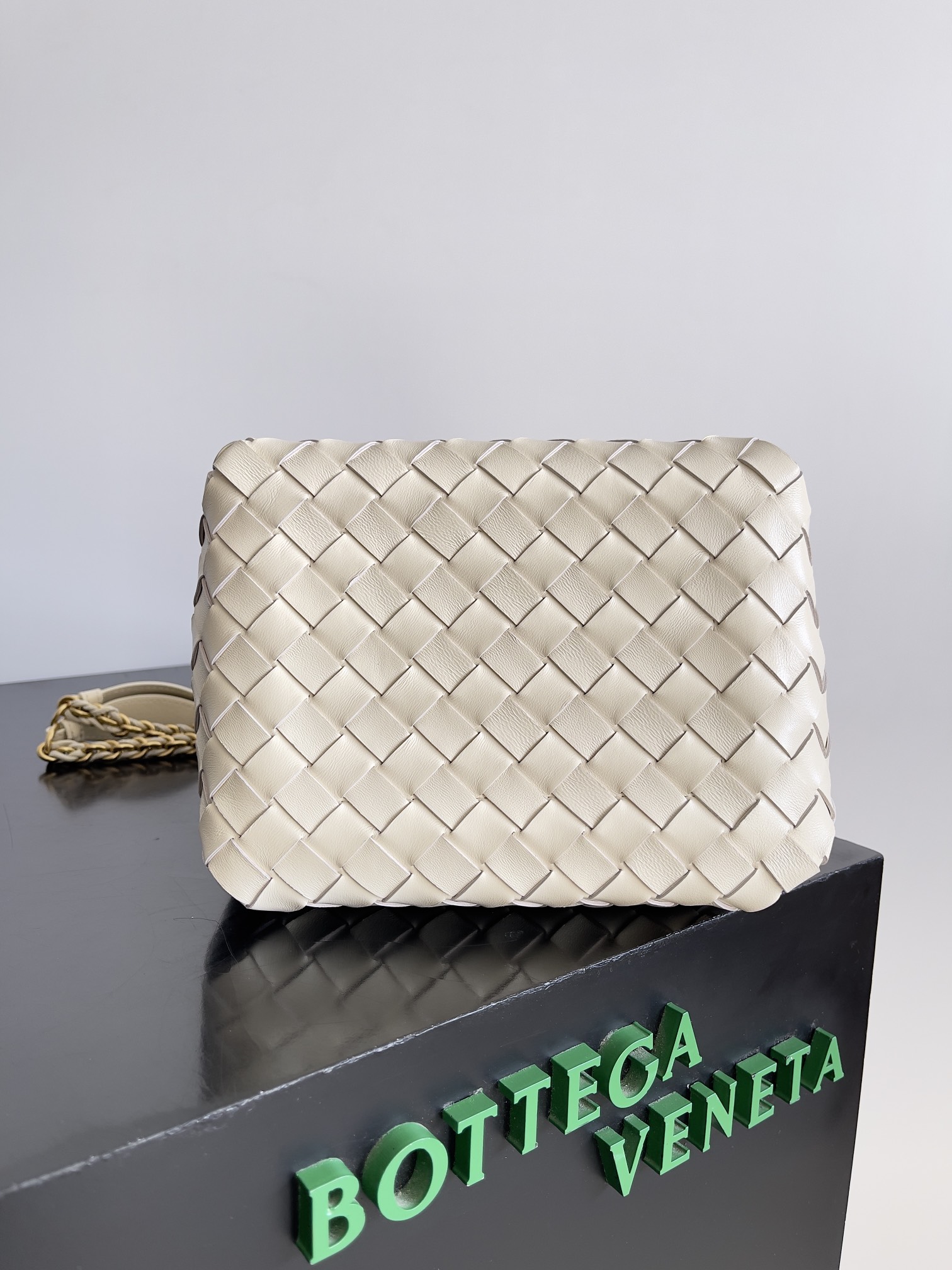 BOTTEGA VENETA Women's Small Parachute Chain in Ecru