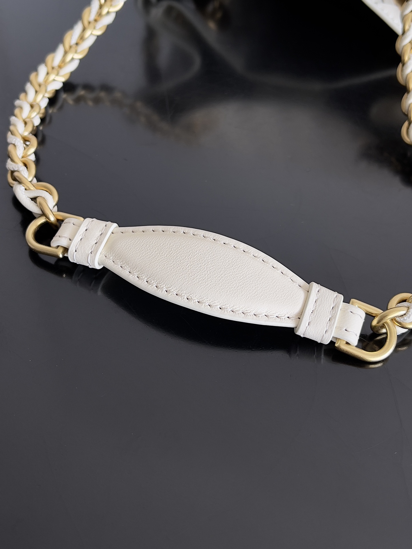 BOTTEGA VENETA Women's Small Parachute Chain in Ecru