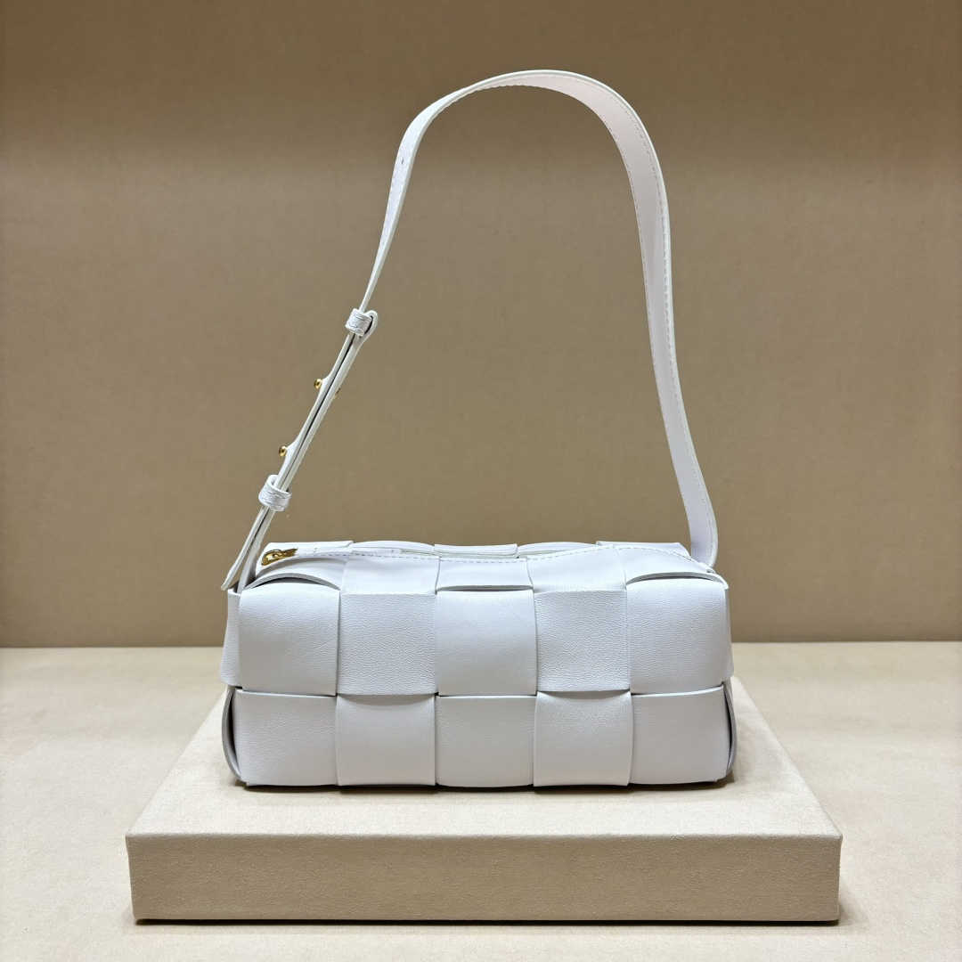 BOTTEGA VENETA Brick Cassette Shoulder Bag Maxi Intrecciato Leather, White