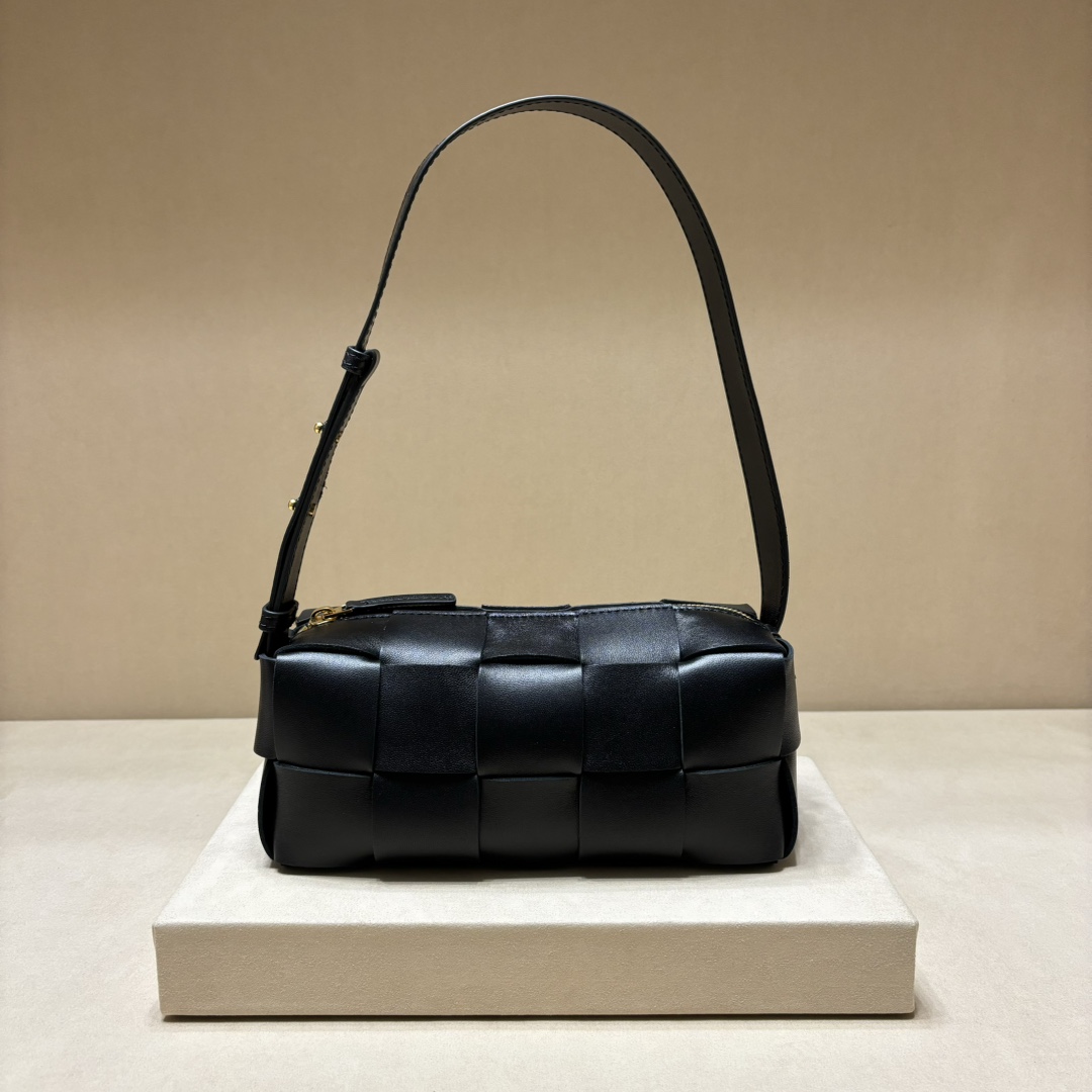 BOTTEGA VENETA Brick Cassette Shoulder Bag Maxi Intrecciato Leather, Black