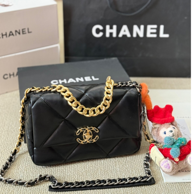 CHANEL 19 Handbag