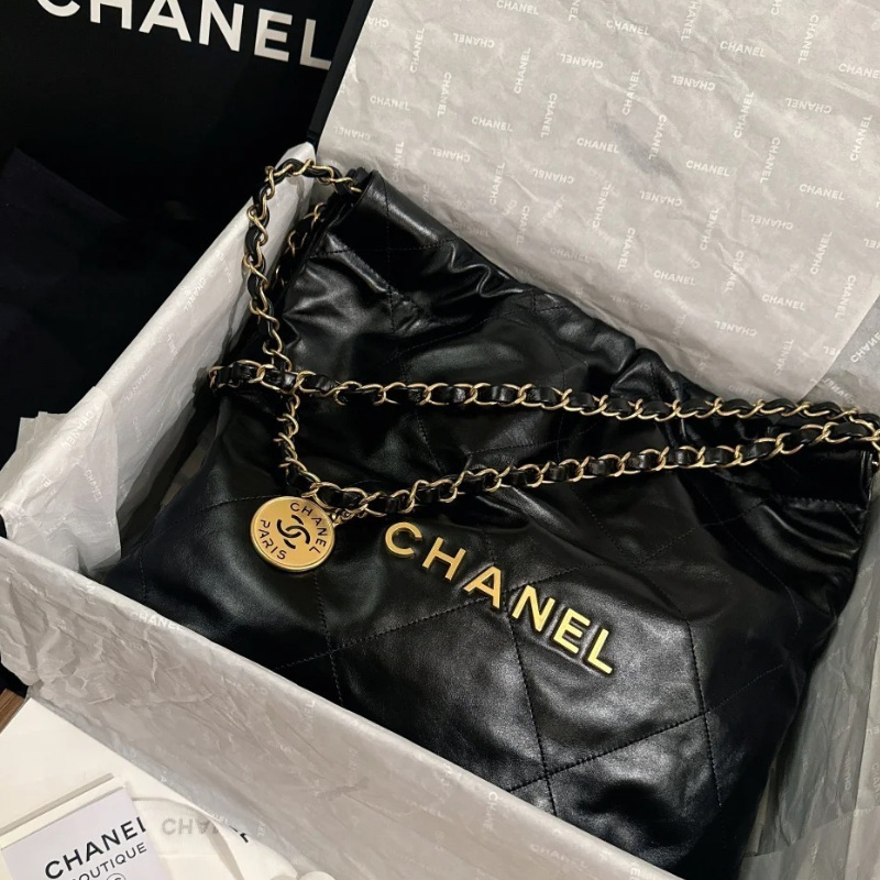 CHANEL 22 Handbag Shiny Calfskin & Gold-Tone Metal  Black