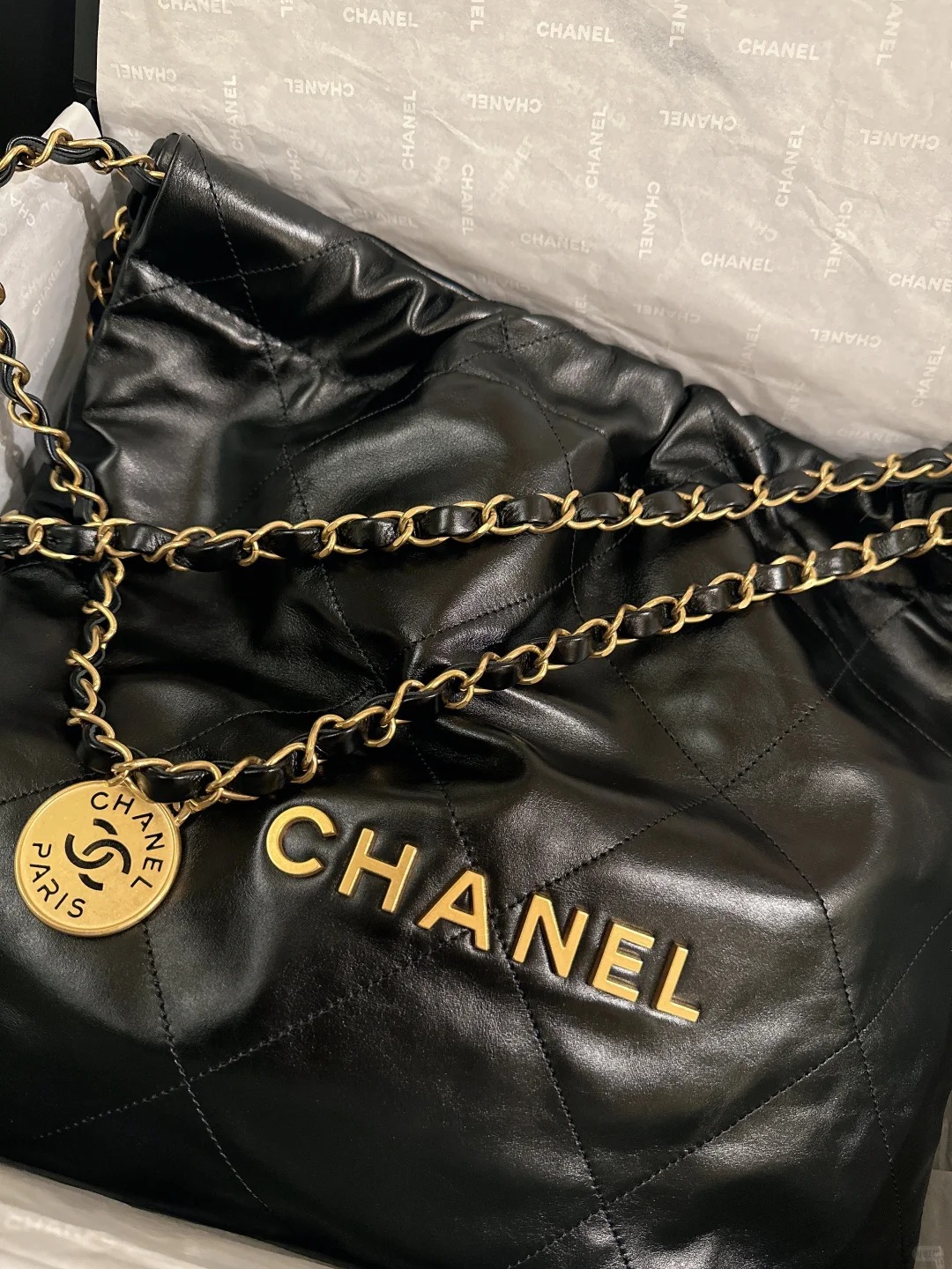CHANEL 22 Handbag Shiny Calfskin & Gold-Tone Metal Black CHANEL 22 Handbag Shiny Calfskin & Gold-Tone Metal Black