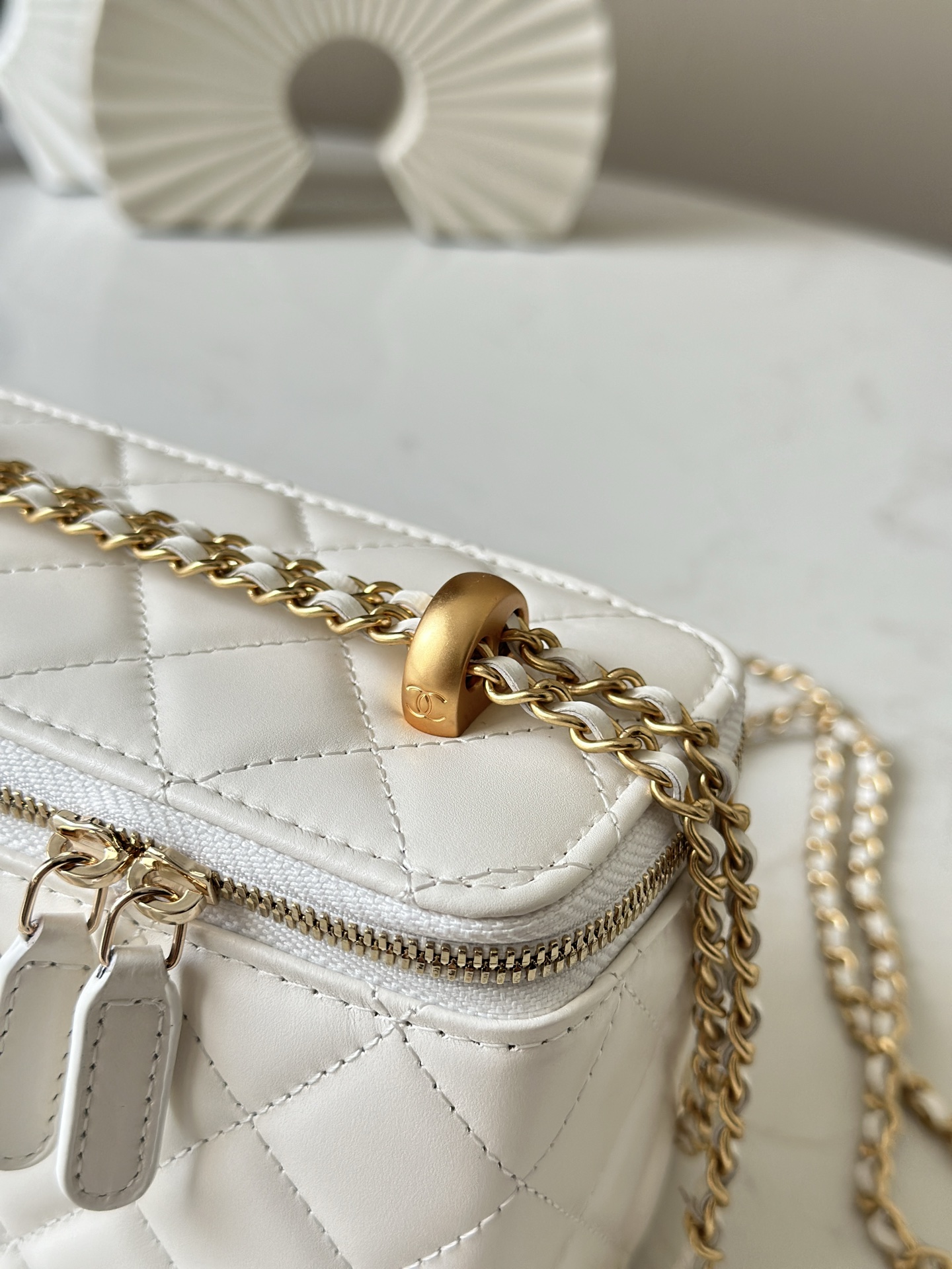CHANEL 24C Pearl Crush Box Bag ,White 66039