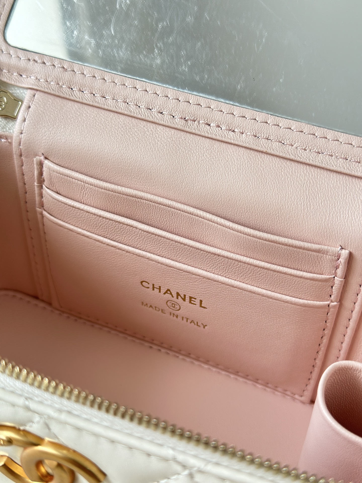 CHANEL 24C Pearl Crush Box Bag ,White 66039