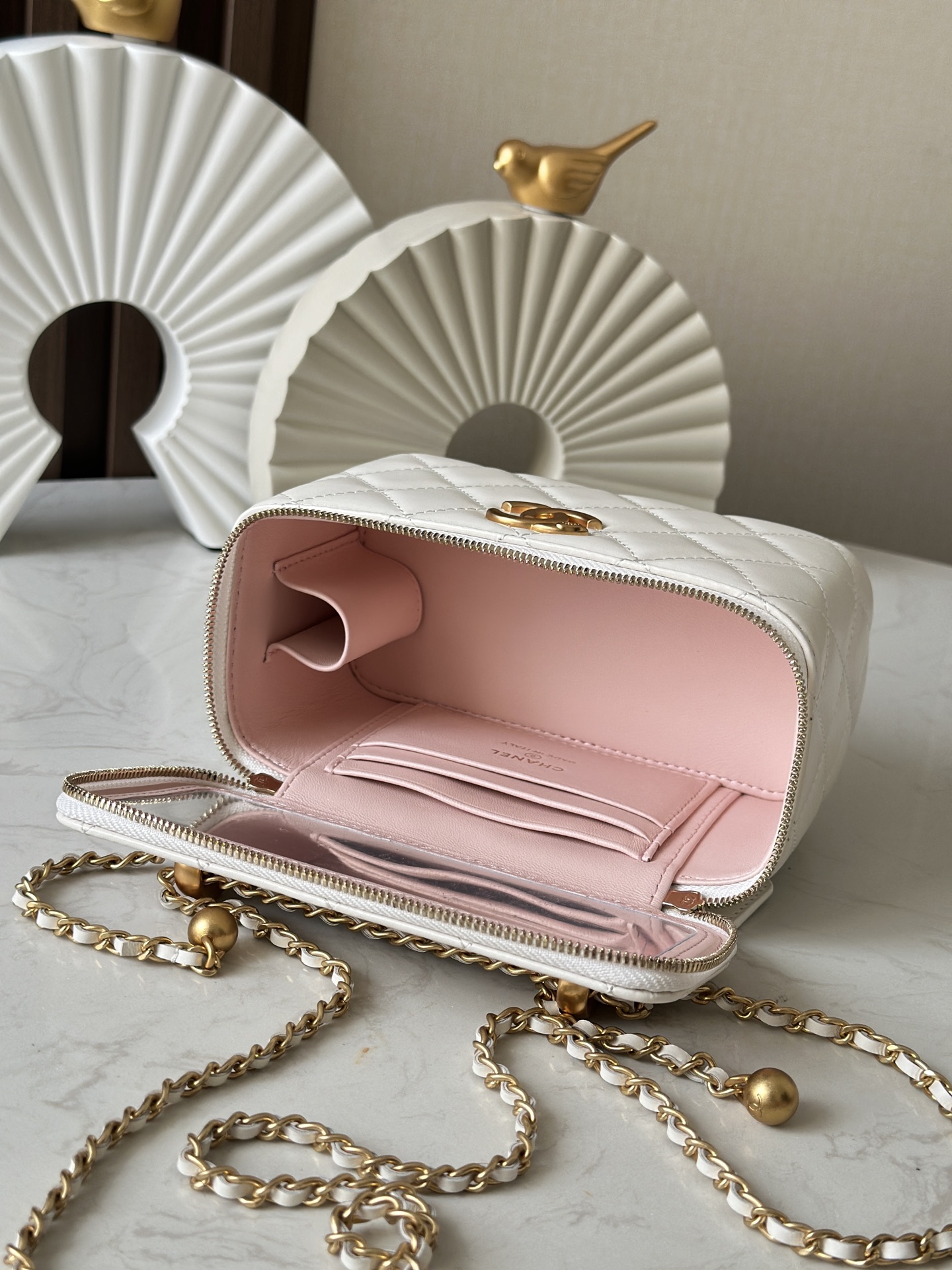 CHANEL 24C Pearl Crush Box Bag ,White 66039