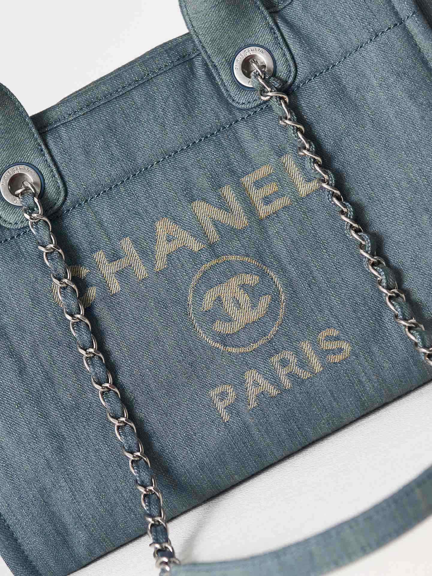 CHANEL Beach bag, denim fabric with a distressed look, as3257