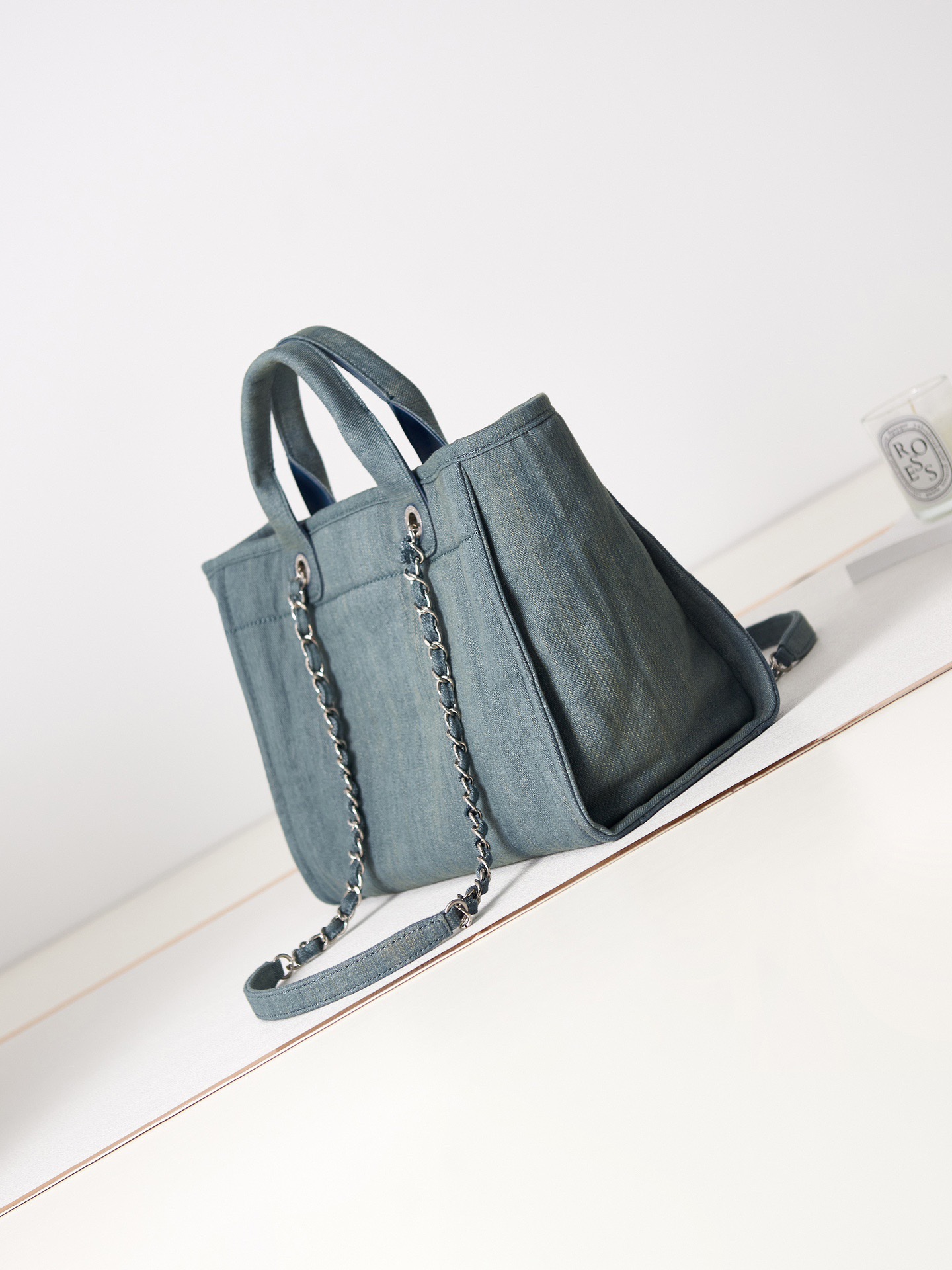 CHANEL Beach bag, denim fabric with a distressed look, as3257 CHANEL Beach bag, denim fabric with a distressed look, as3257
