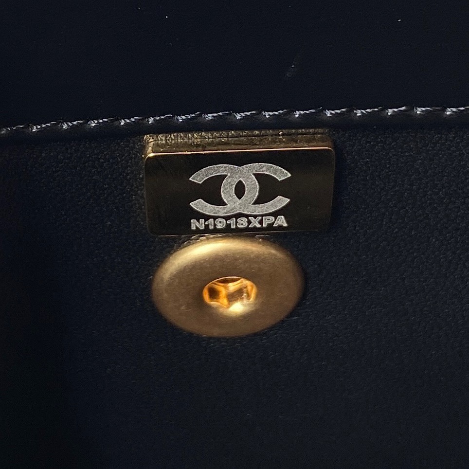 CHANEL Handbag Black with Golden Chain AS3886 CHANEL Handbag Black with Golden Chain AS3886