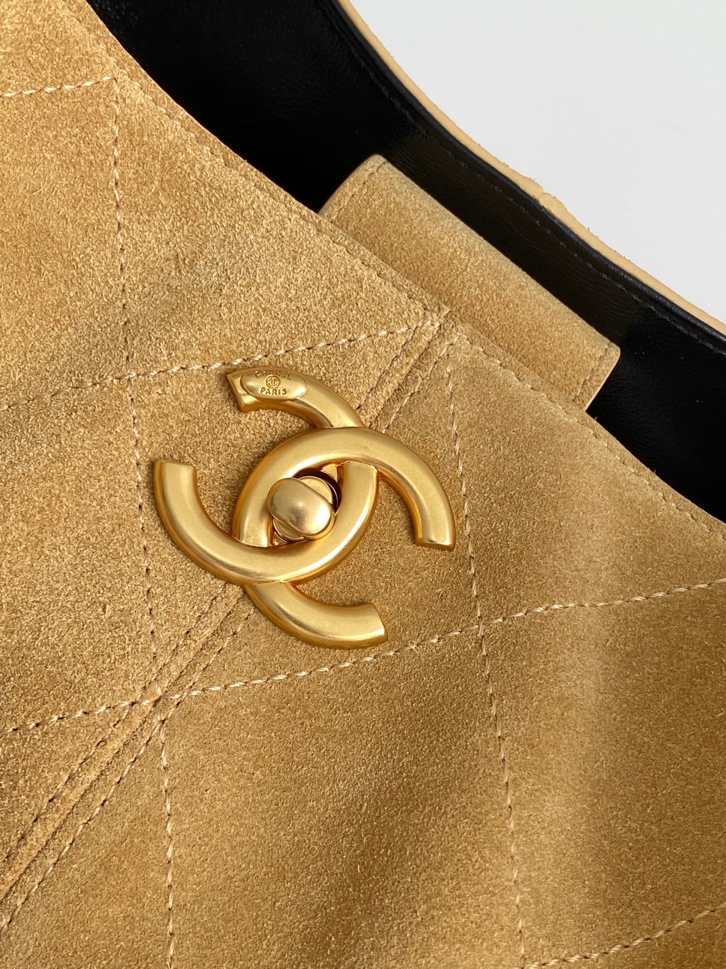 CHANEL 25A Suede Calfskin, Shiny Lambskin Gold-Tone Metal Beige Black Bag Large