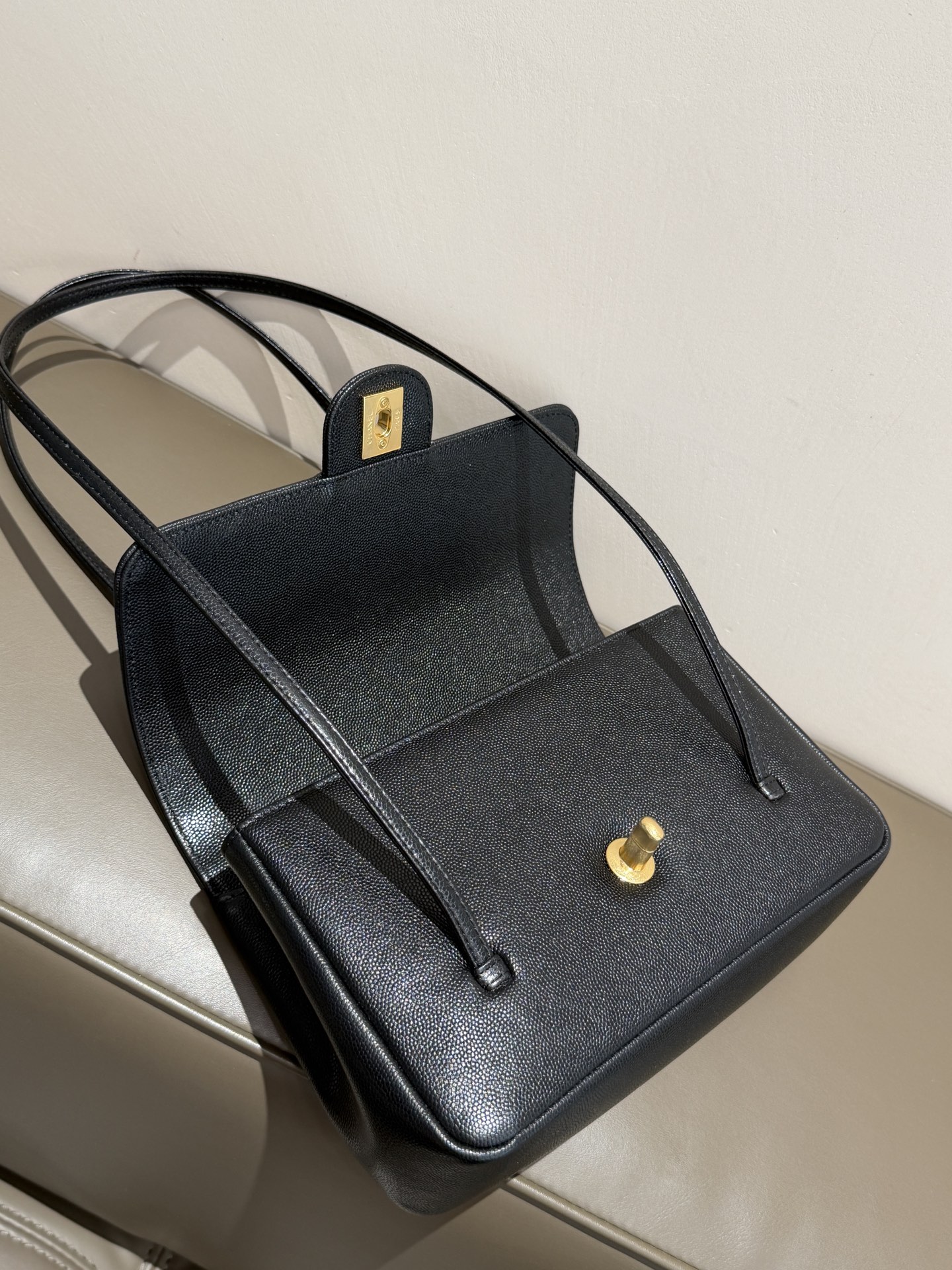 CHANEL Spring Summer 2026 Pre-collection Grained Shiny Calfskin & Gold-Tone Metal,black