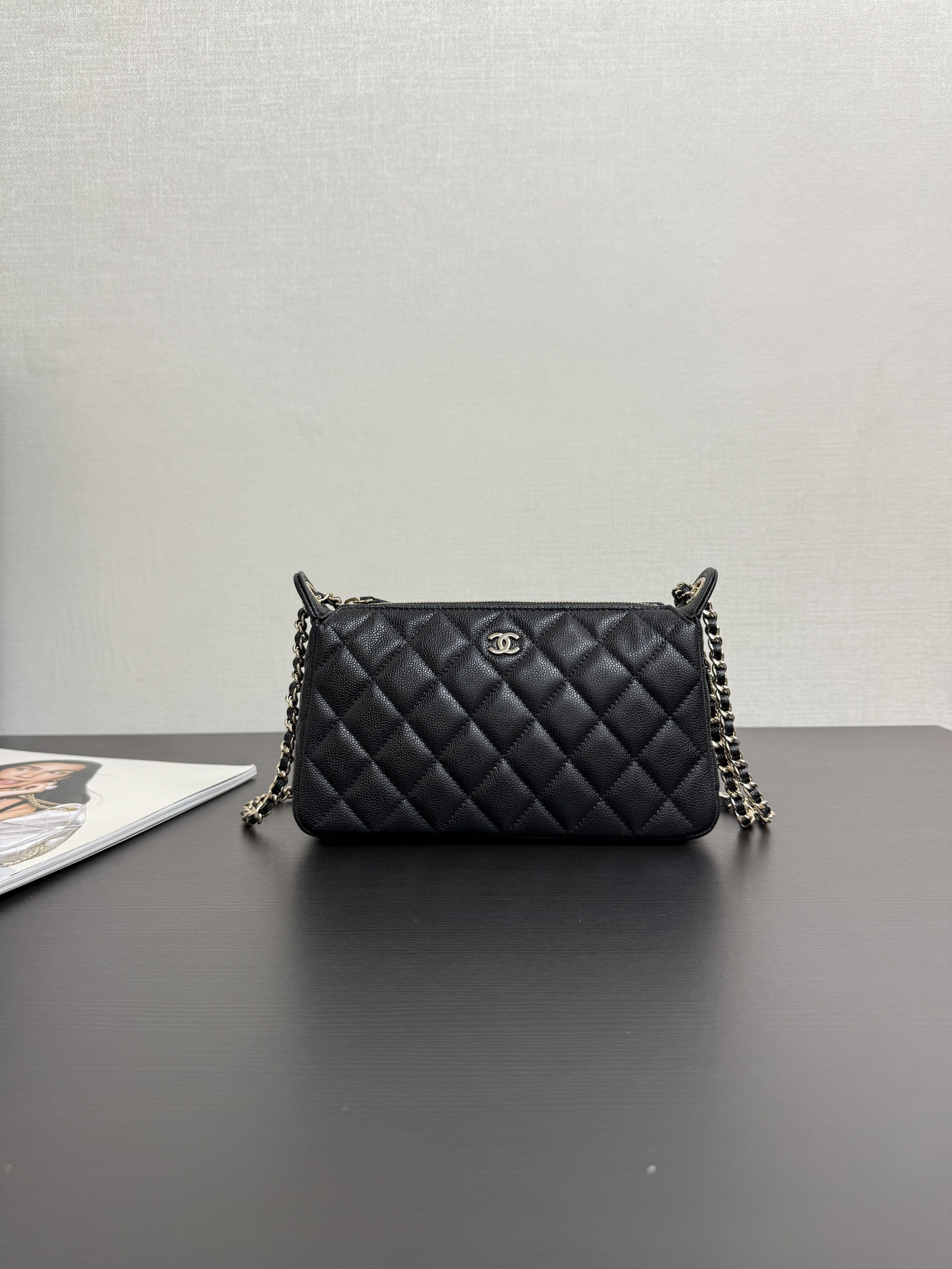 CHANELCaviar Quilted Purse With Chain Black