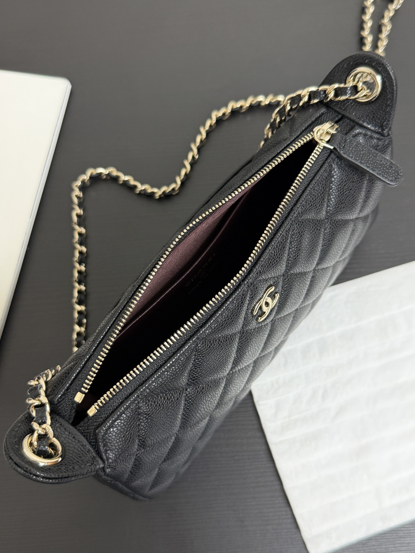 CHANELCaviar Quilted Purse With Chain Black