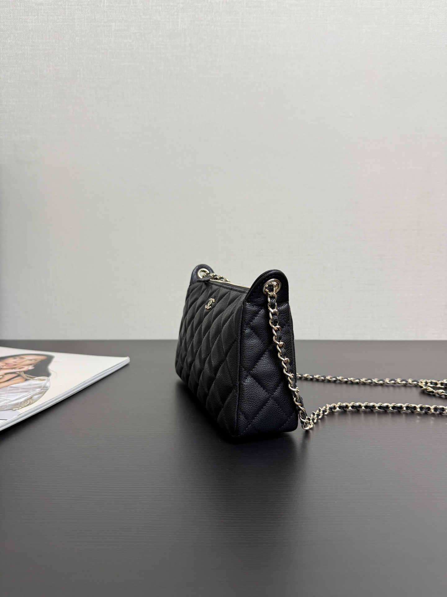 CHANELCaviar Quilted Purse With Chain Black