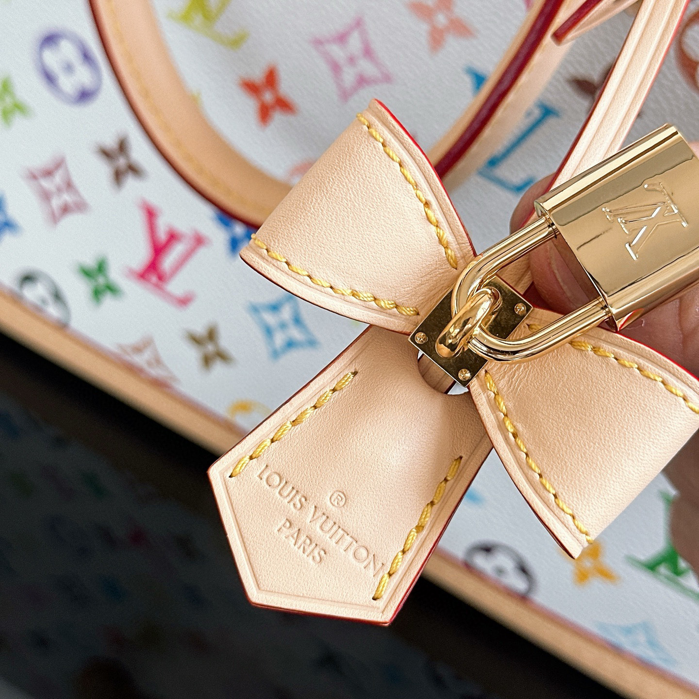LOUIS VUITTON OnTheGo M13079 LOUIS VUITTON OnTheGo M13079