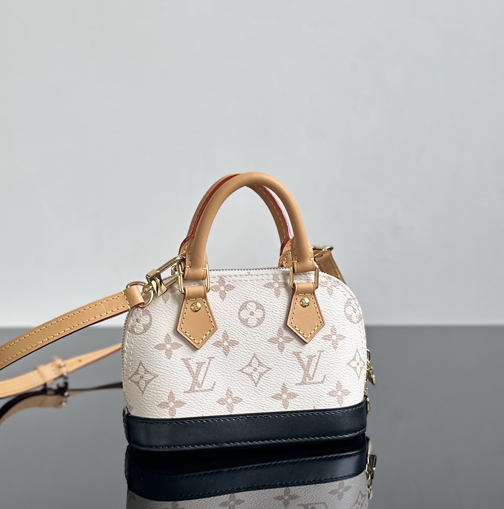 LOUIS VUITTON Nano Alma  M46895