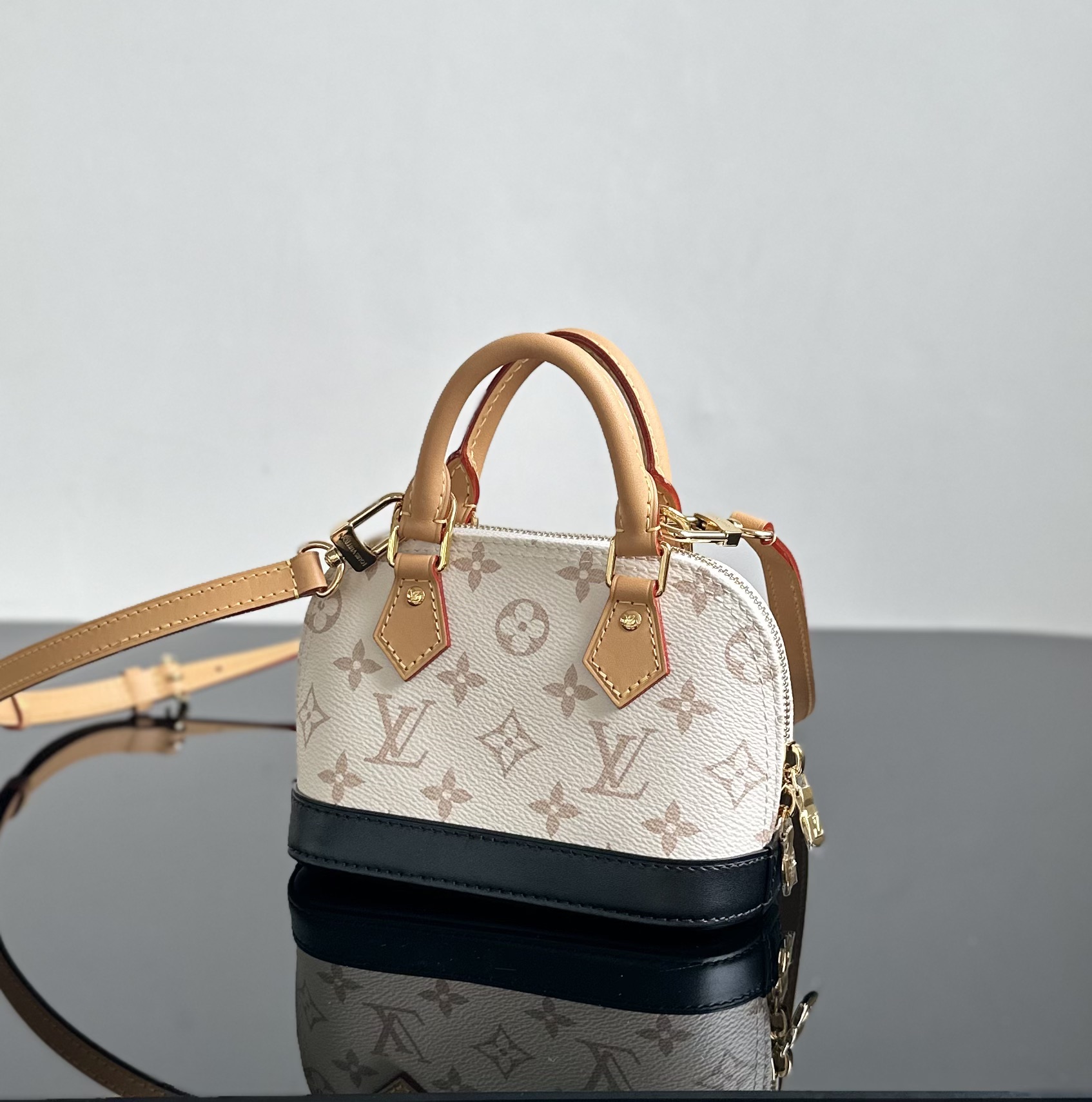 LOUIS VUITTON Nano Alma M46895 LOUIS VUITTON Nano Alma M46895