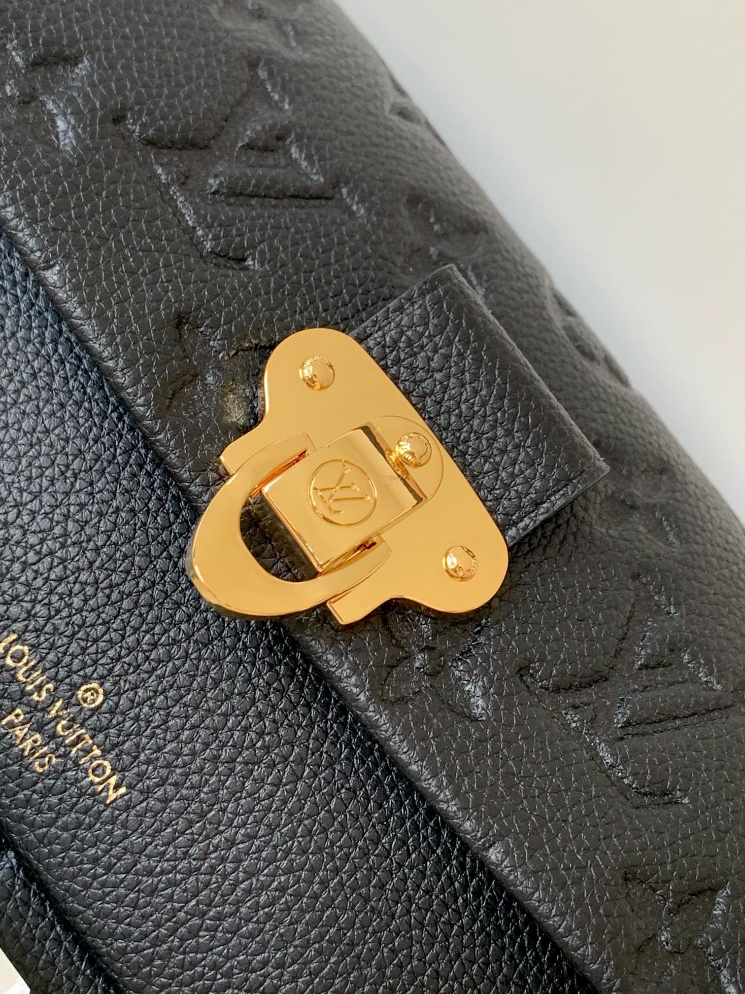 LOUIS VUITTON Empreinte Vavin Chain Wallet Black M67839 LOUIS VUITTON Empreinte Vavin Chain Wallet Black M67839